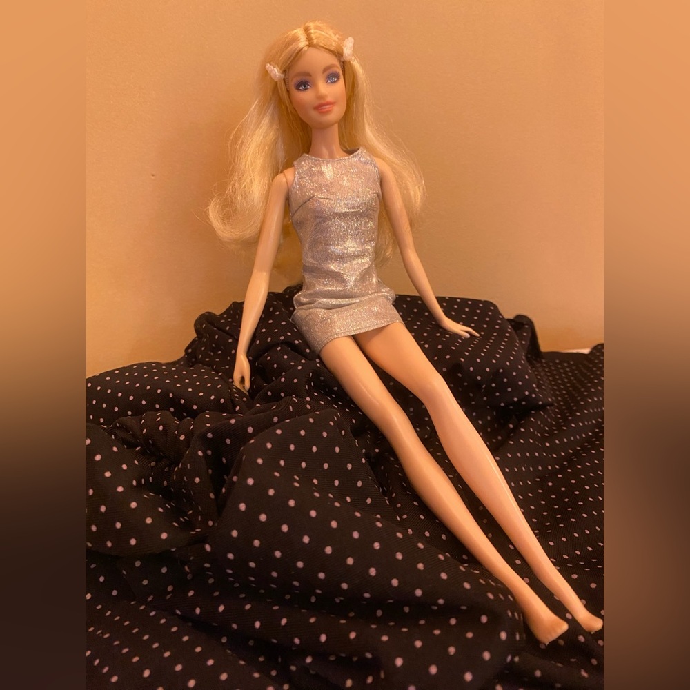 Barbie Blonde Matel 2003 Doll with Shimmering Silver Skirt